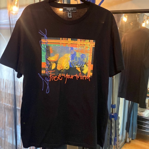 Black Graphic T-shirt Medium - Picture 1 of 3